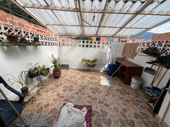 Casa de 5 alcobas en venta en La Floresta, Medellín, 120 m² · foto 21 de 24