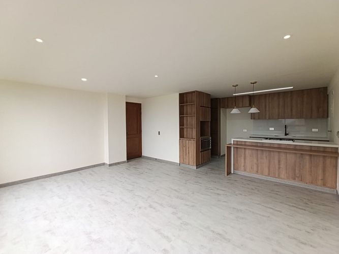 Apartamento de 3 alcobas en arriendo en Loma Del Indio, Medellín, 75 m² · foto 2 de 19