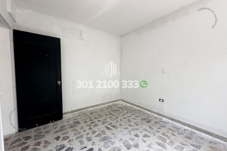 Casa de 7 alcobas en venta en El Velodromo, Medellín, 270 m² · foto 2 de 24