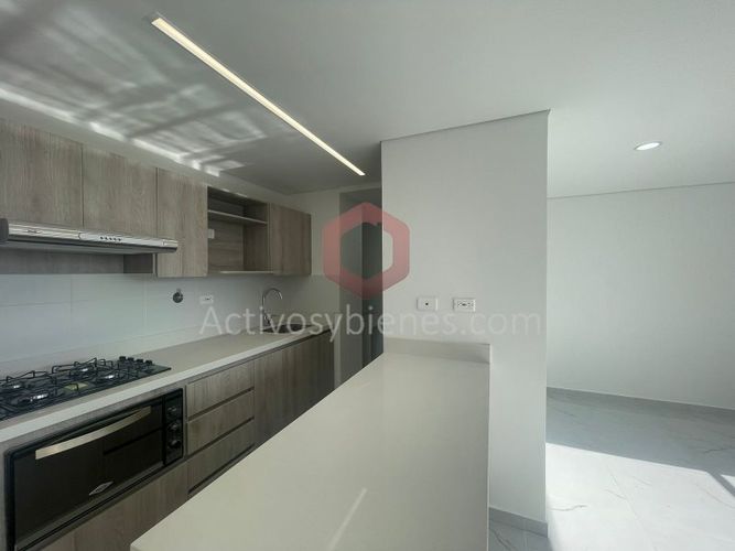 Apartamento de 3 alcobas en venta en Centro, Rionegro, 75 m² · foto 2 de 16