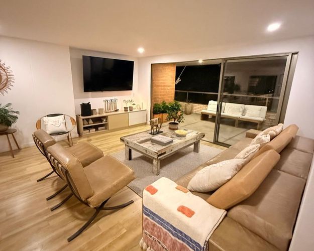 Apartamento de 3 alcobas en venta en El Poblado, Medellín, 187 m² · foto 5 de 17