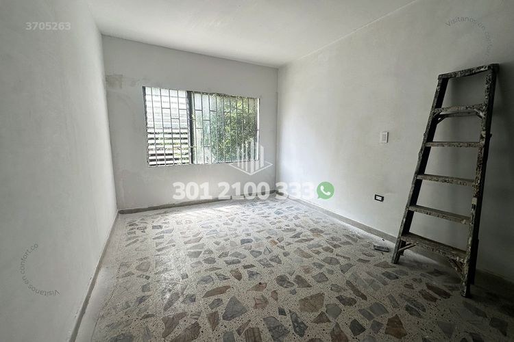Casa de 7 alcobas en venta en El Velodromo, Medellín, 270 m² · foto 9 de 24