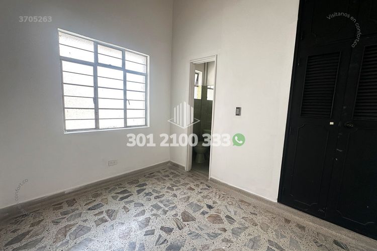 Casa de 7 alcobas en venta en El Velodromo, Medellín, 270 m² · foto 21 de 24