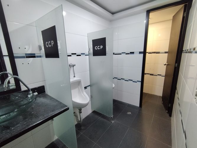 Bodega en arriendo en La Aguacatala, Medellín, 430 m² · foto 2 de 14