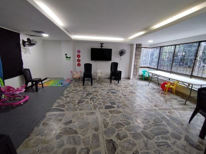 Bodega en arriendo en La Aguacatala, Medellín, 430 m² · foto 3 de 14