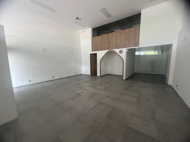 Local en venta en El Poblado, Medellín, 135 m² · foto 4 de 19