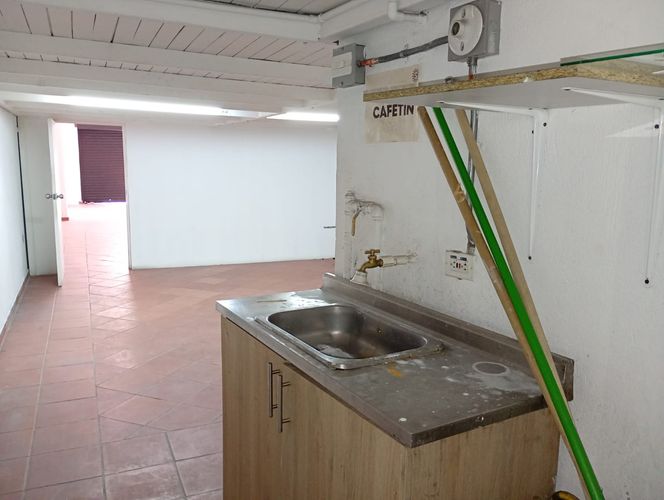 Bodega en arriendo en Viviendas Del Sur, Medellín, 110 m² · foto 2 de 11