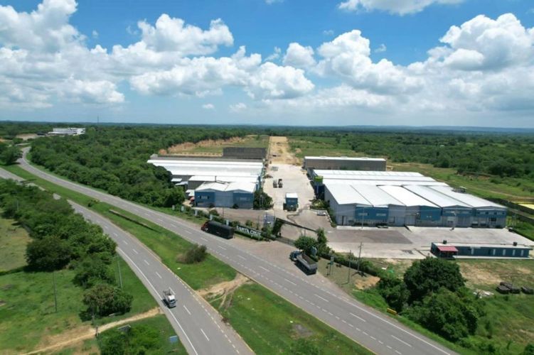 Bodega en arriendo en Mamonal, Cartagena, 1596 m² · foto 2 de 9