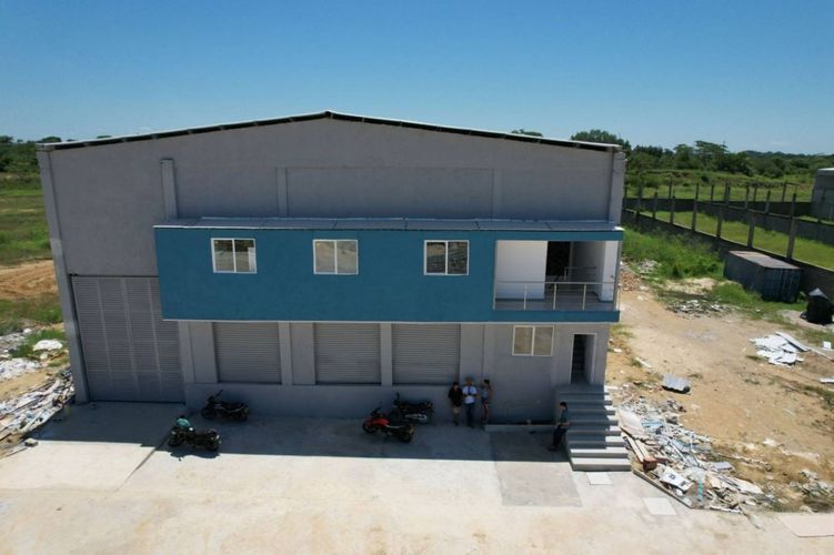 Bodega en arriendo en Mamonal, Cartagena, 1596 m² · foto 3 de 9