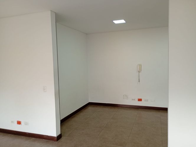 Oficina en arriendo en Laureles, Medellín, 31 m² · foto 3 de 8