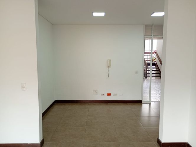 Oficina en arriendo en Laureles, Medellín, 31 m² · foto 5 de 8