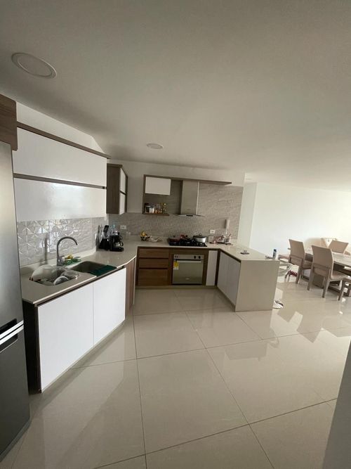 Apartamento de 3 alcobas en venta en Crespo, Soacha, 135 m² · foto 9 de 23