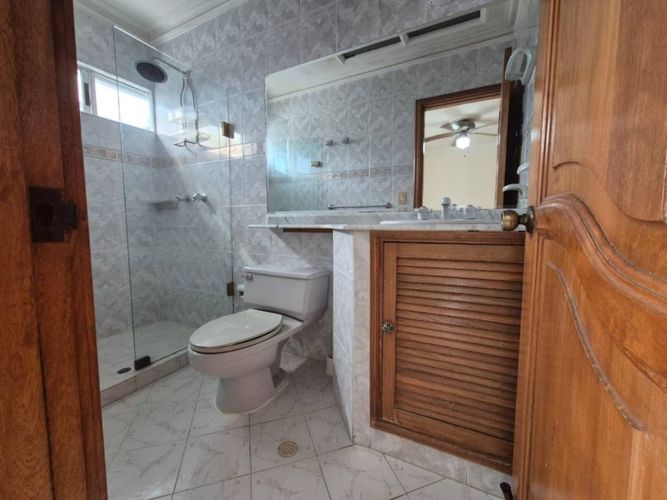 Apartamento de 3 alcobas en arriendo en Manga, Cartagena, 248 m² · foto 8 de 21