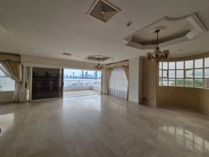 Apartamento de 3 alcobas en arriendo en Manga, Cartagena, 248 m² · foto 20 de 21