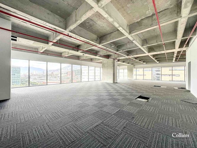 Oficina en arriendo en Villa Carlota, Medellín, 400 m² · foto 3 de 10