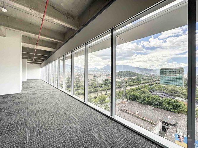 Oficina en arriendo en Villa Carlota, Medellín, 400 m² · foto 5 de 10
