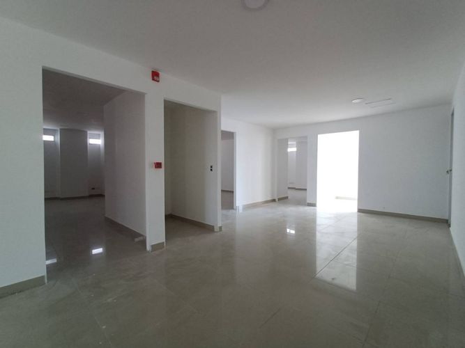 Edificio en arriendo en Alcibia, Cartagena, 3284 m² · foto 8 de 24