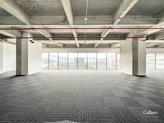 Oficina en arriendo en Villa Carlota, Medellín, 1730 m² · foto 2 de 10