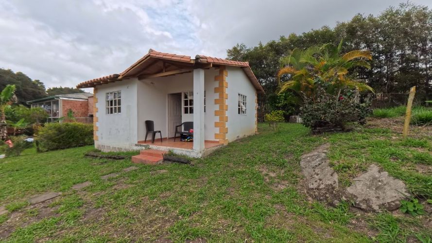 Casa de 1 alcoba en venta en Mesa De Los Santos, Piedecuesta, 36 m² · foto 2 de 14