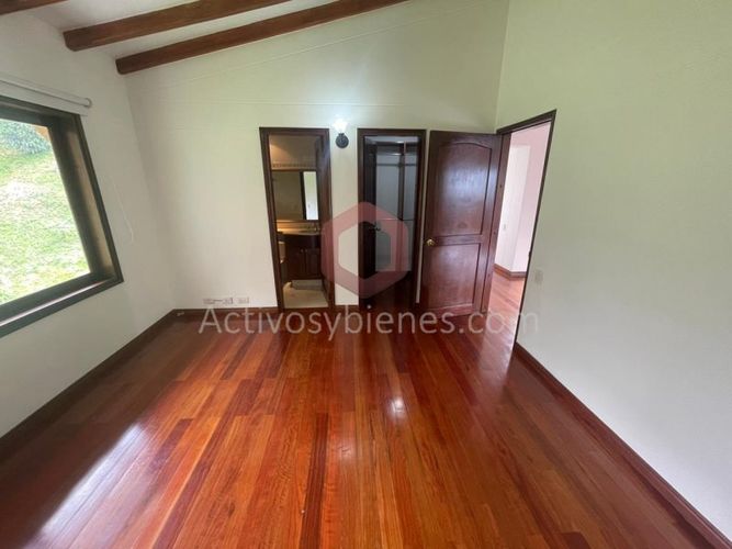 Casa de 4 alcobas en venta en Vía Las Palmas, Medellín · foto 10 de 24