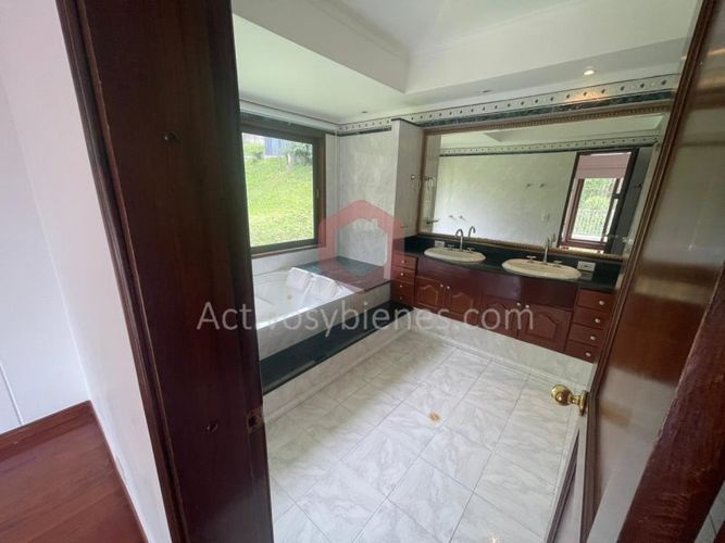 Casa de 4 alcobas en venta en Vía Las Palmas, Medellín · foto 15 de 24