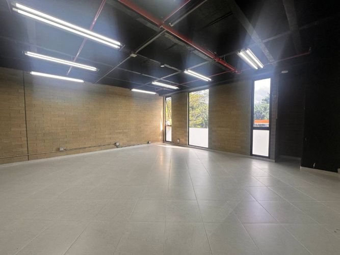Oficina en arriendo en La Aguacatala, Medellín, 72 m² · foto 2 de 7