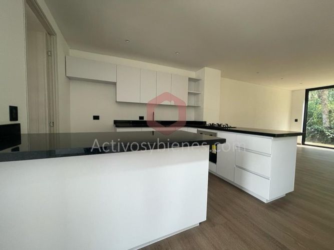 Casa de 4 alcobas en venta en El Porvenir, Rionegro, 182 m² · foto 2 de 24