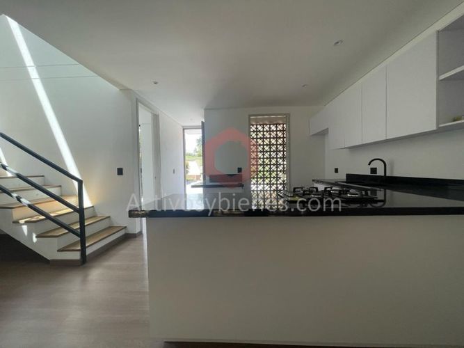Casa de 4 alcobas en venta en El Porvenir, Rionegro, 182 m² · foto 4 de 24