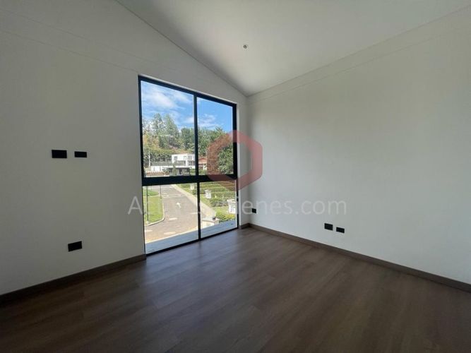 Casa de 4 alcobas en venta en El Porvenir, Rionegro, 182 m² · foto 10 de 24
