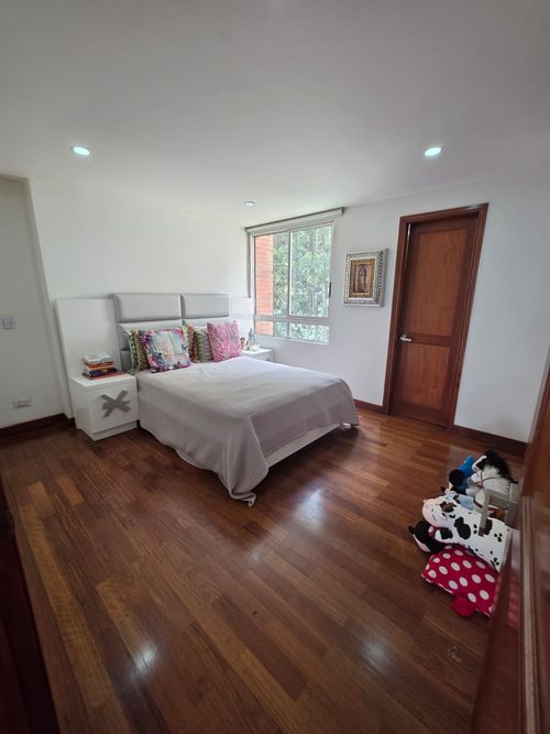 Apartamento de 3 alcobas en venta en Altos Del Poblado, Medellín, 227 m² · foto 4 de 13