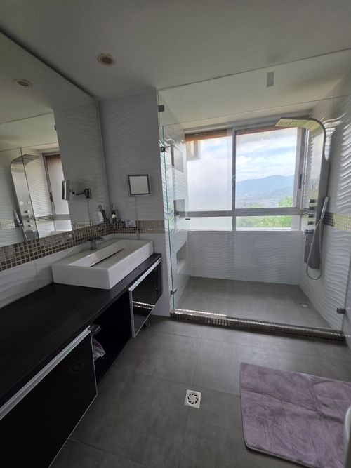 Apartamento de 3 alcobas en venta en Altos Del Poblado, Medellín, 227 m² · foto 5 de 13