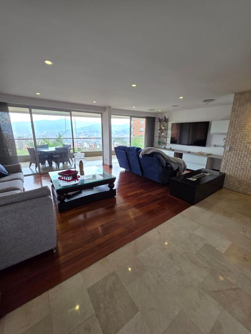 Apartamento de 3 alcobas en venta en Altos Del Poblado, Medellín, 227 m² · foto 9 de 13