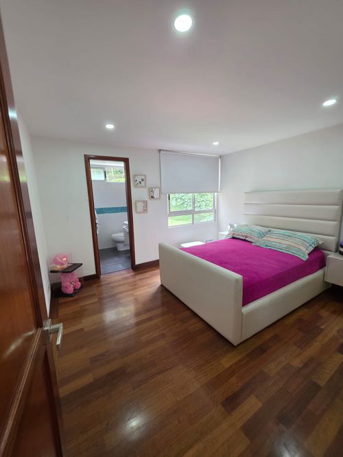 Apartamento de 3 alcobas en venta en Altos Del Poblado, Medellín, 227 m² · foto 10 de 13