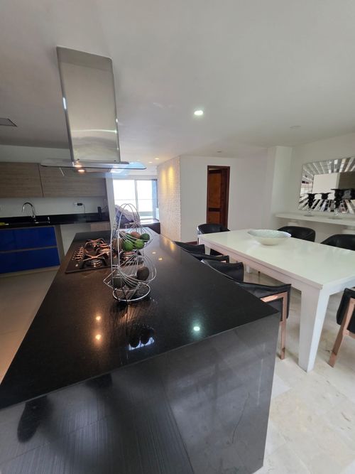 Apartamento de 3 alcobas en venta en Altos Del Poblado, Medellín, 227 m² · foto 11 de 13