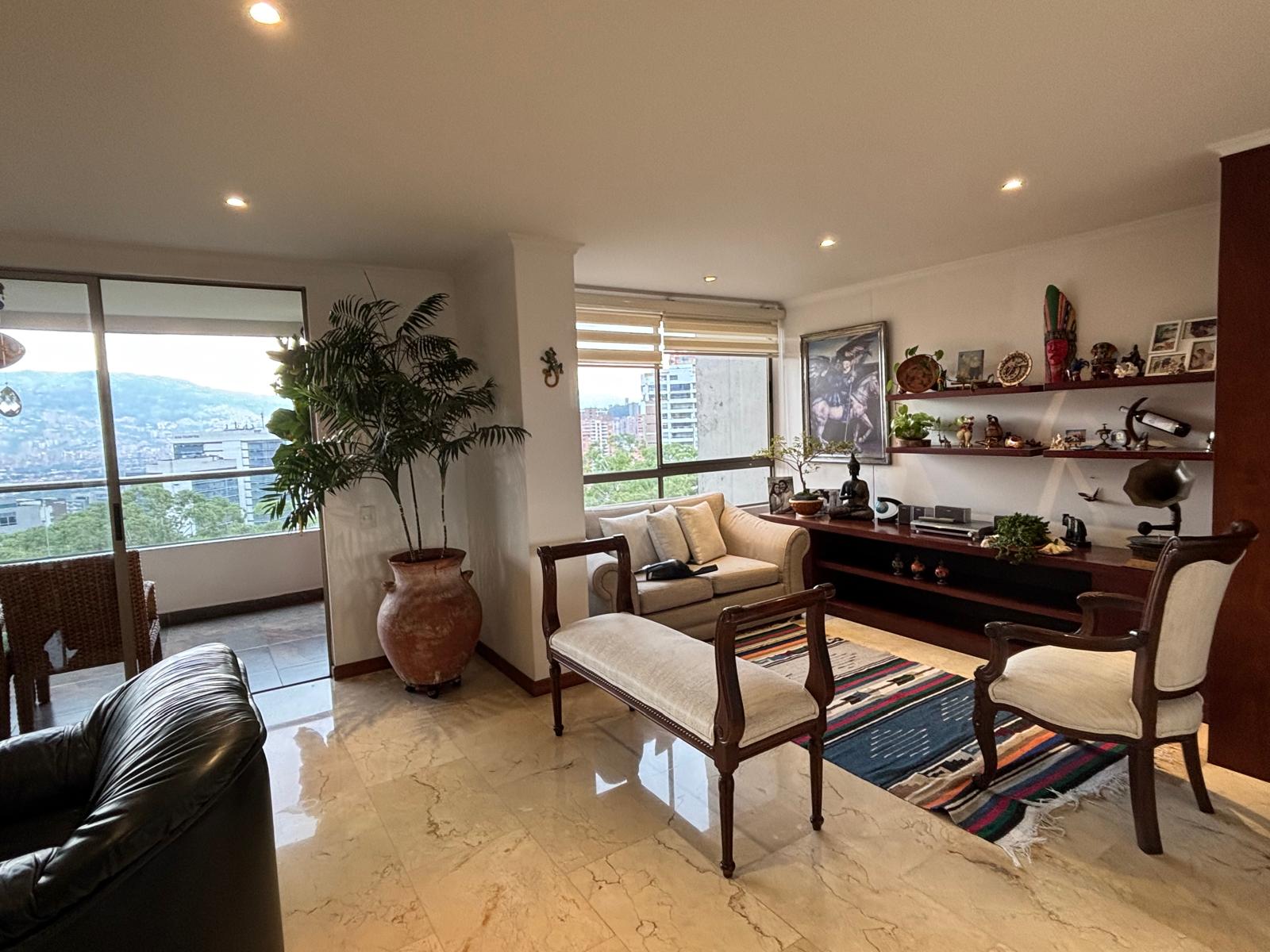 Apartamento en venta en El Poblado, Medellín · foto 3 de 13