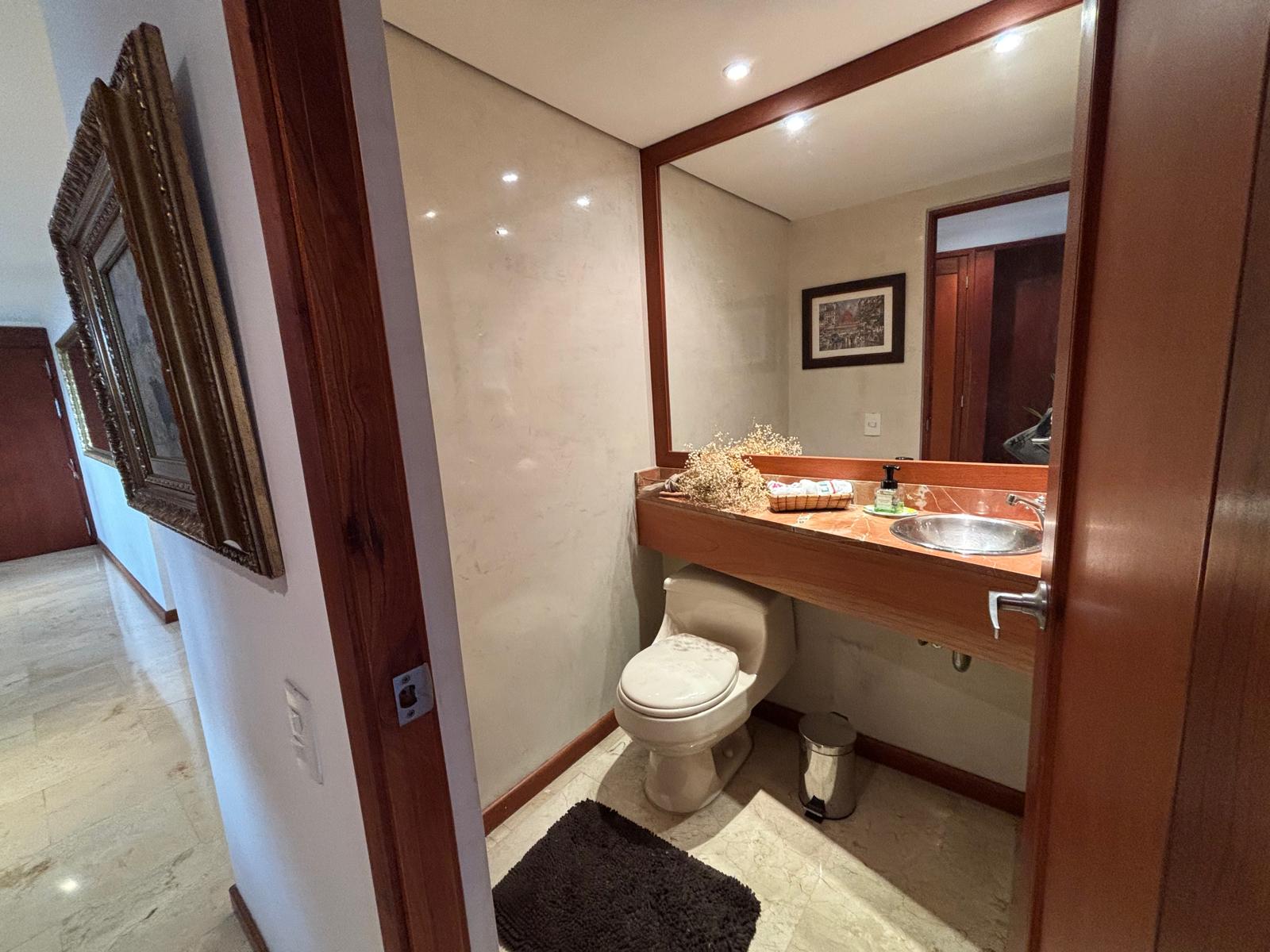 Apartamento en venta en El Poblado, Medellín · foto 6 de 13