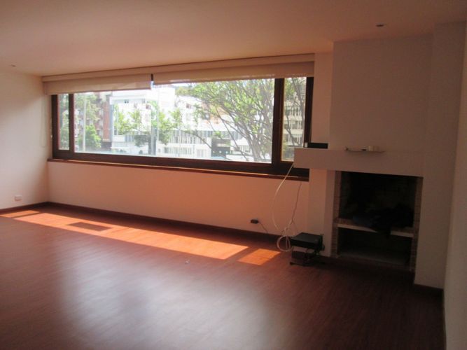 Apartamento de 3 alcobas en venta en Rincon Del Chico, Bogotá, 120 m² · foto 2 de 19