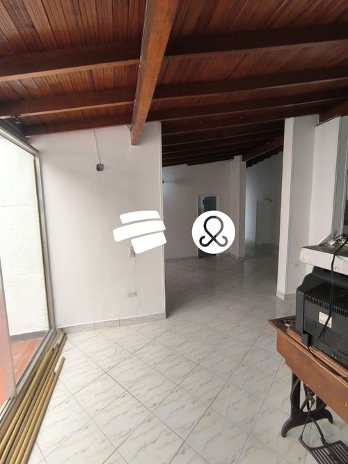 Casa de 5 alcobas en venta en Estadio, Medellín, 247 m² · foto 4 de 24