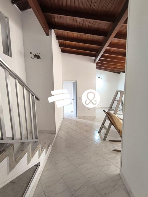 Casa de 5 alcobas en venta en Estadio, Medellín, 247 m² · foto 5 de 24