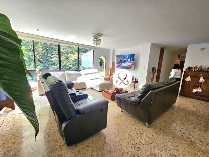 Apartamento de 4 alcobas en venta en Los Naranjos, Medellín, 200 m² · foto 3 de 17