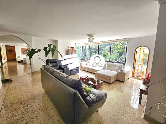 Apartamento de 4 alcobas en venta en Los Naranjos, Medellín, 200 m² · foto 5 de 17