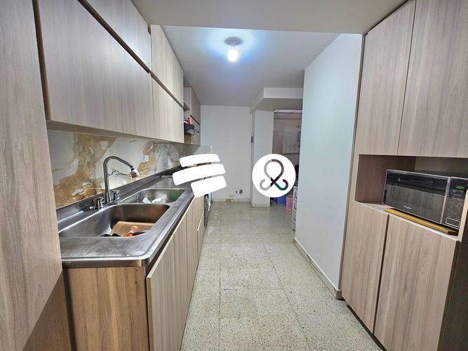 Apartamento de 4 alcobas en venta en Los Naranjos, Medellín, 200 m² · foto 7 de 17
