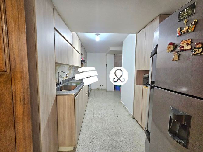 Apartamento de 4 alcobas en venta en Los Naranjos, Medellín, 200 m² · foto 8 de 17