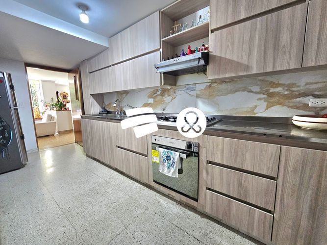 Apartamento de 4 alcobas en venta en Los Naranjos, Medellín, 200 m² · foto 9 de 17