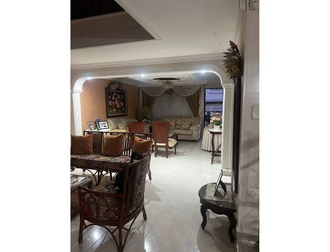 Casa de 6 alcobas en venta en San Alonso, Bucaramanga, 343 m² · foto 11 de 19