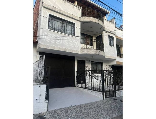 Casa de 6 alcobas en venta en San Alonso, Bucaramanga, 343 m² · foto 3 de 19