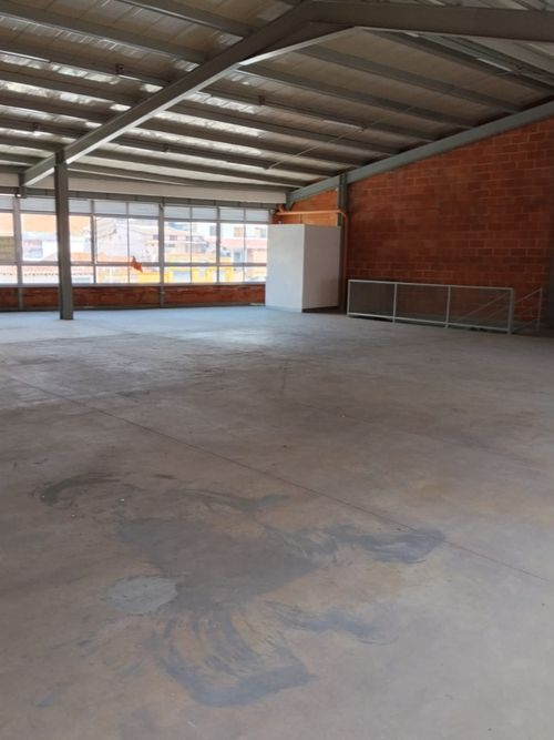 Bodega en arriendo en Santa Mónica, Medellín, 290 m² · foto 2 de 6
