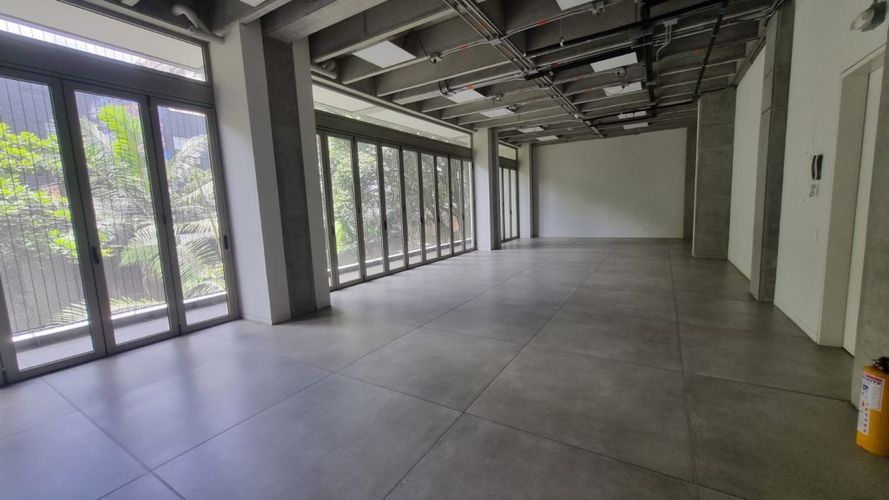 Oficina en arriendo en El Poblado, Medellín, 95 m² · foto 2 de 10