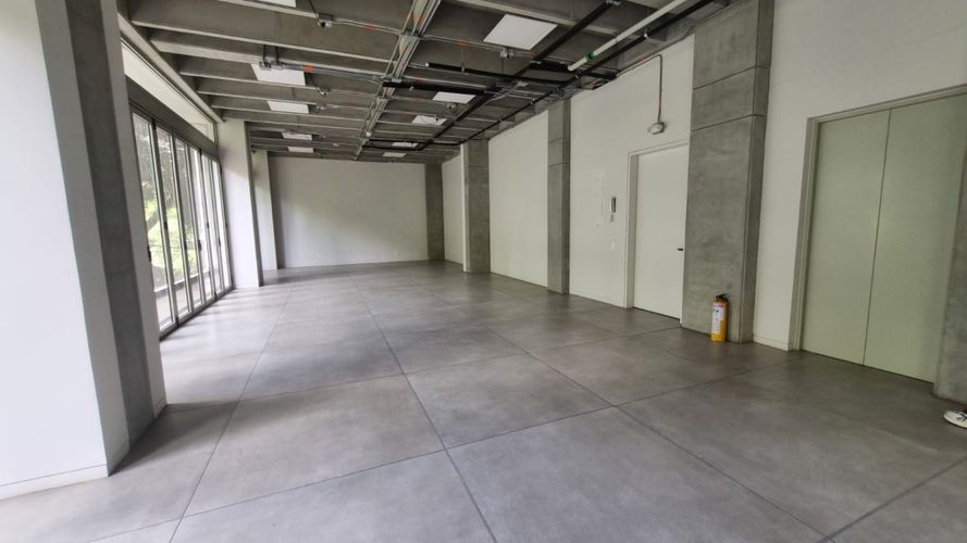 Oficina en arriendo en El Poblado, Medellín, 95 m² · foto 3 de 10