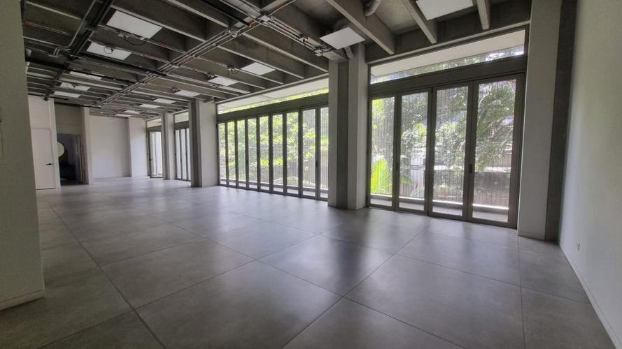 Oficina en arriendo en El Poblado, Medellín, 95 m² · foto 4 de 10